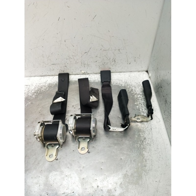 Recambio de juego cinturones trasero para toyota auris (_e15_) 2.0 d-4d (ade150_) referencia OEM IAM  5P 2006