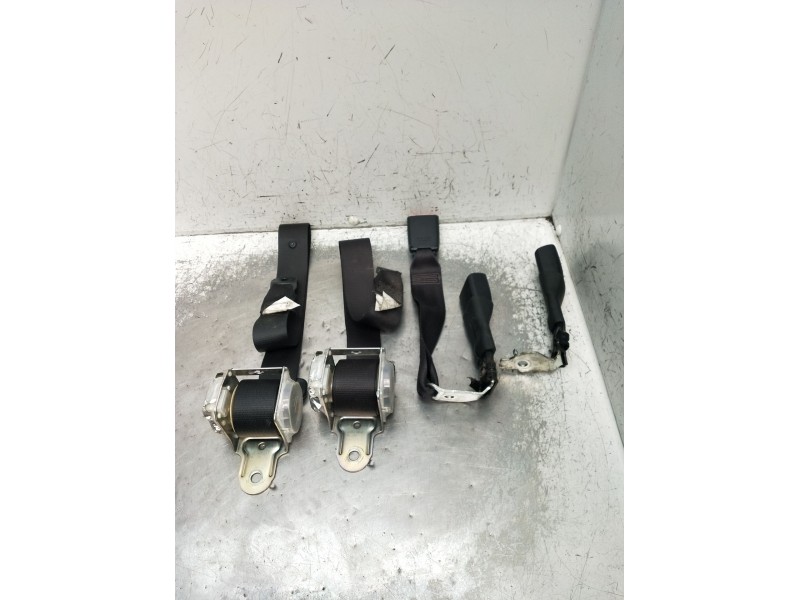 Recambio de juego cinturones trasero para toyota auris (_e15_) 2.0 d-4d (ade150_) referencia OEM IAM  5P 2006