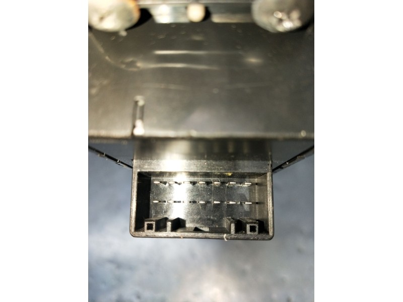 Recambio de mando elevalunas delantero izquierdo para ssangyong kyron 2.0 xdi referencia OEM IAM 18053110113 5P 2005