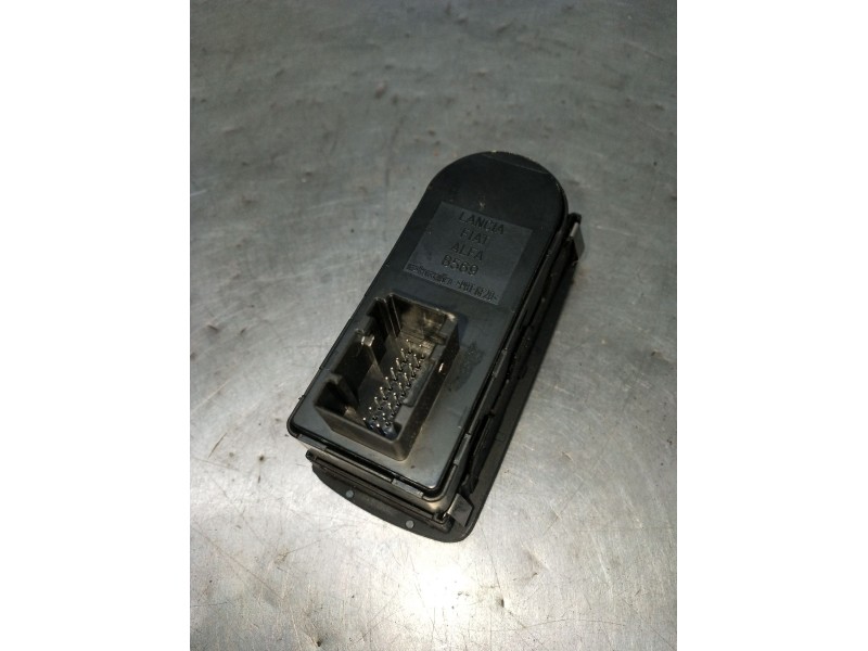 Recambio de mando elevalunas delantero izquierdo para alfa romeo mito (955_) 1.4 (955axb1b) referencia OEM IAM 01560851700 3P 20
