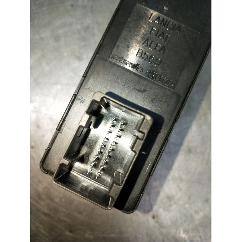 Recambio de mando elevalunas delantero izquierdo para alfa romeo mito (955_) 1.4 (955axb1b) referencia OEM IAM 01560851700 3P 20
