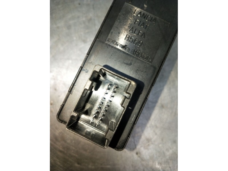 Recambio de mando elevalunas delantero izquierdo para alfa romeo mito (955_) 1.4 (955axb1b) referencia OEM IAM 01560851700 3P 20