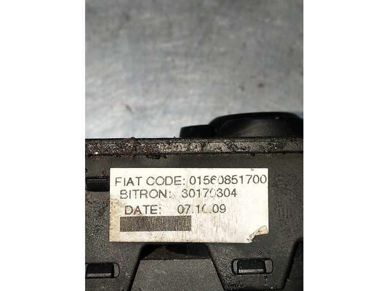 Recambio de mando elevalunas delantero izquierdo para alfa romeo mito (955_) 1.4 (955axb1b) referencia OEM IAM 01560851700 3P 20