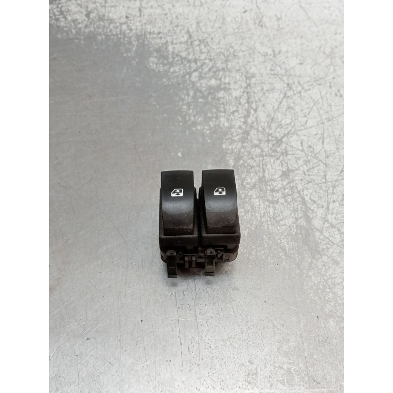 Recambio de mando elevalunas delantero izquierdo para renault clio ii (bb_, cb_) 1.5 dci (b/cb3m) referencia OEM IAM  5P 2001