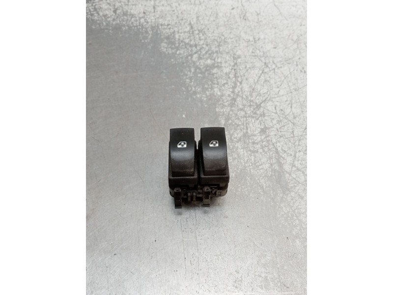 Recambio de mando elevalunas delantero izquierdo para renault clio ii (bb_, cb_) 1.5 dci (b/cb3m) referencia OEM IAM  5P 2001