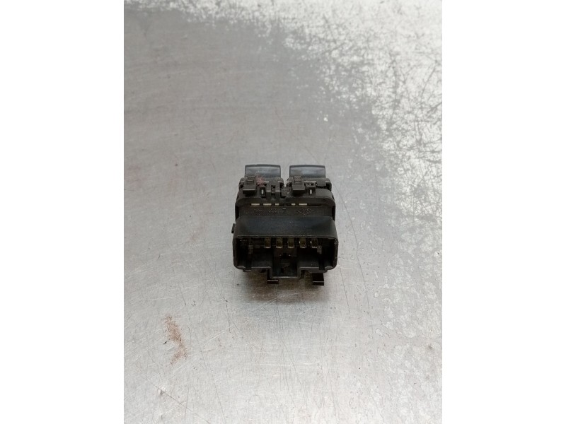 Recambio de mando elevalunas delantero izquierdo para renault clio ii (bb_, cb_) 1.5 dci (b/cb3m) referencia OEM IAM  5P 2001