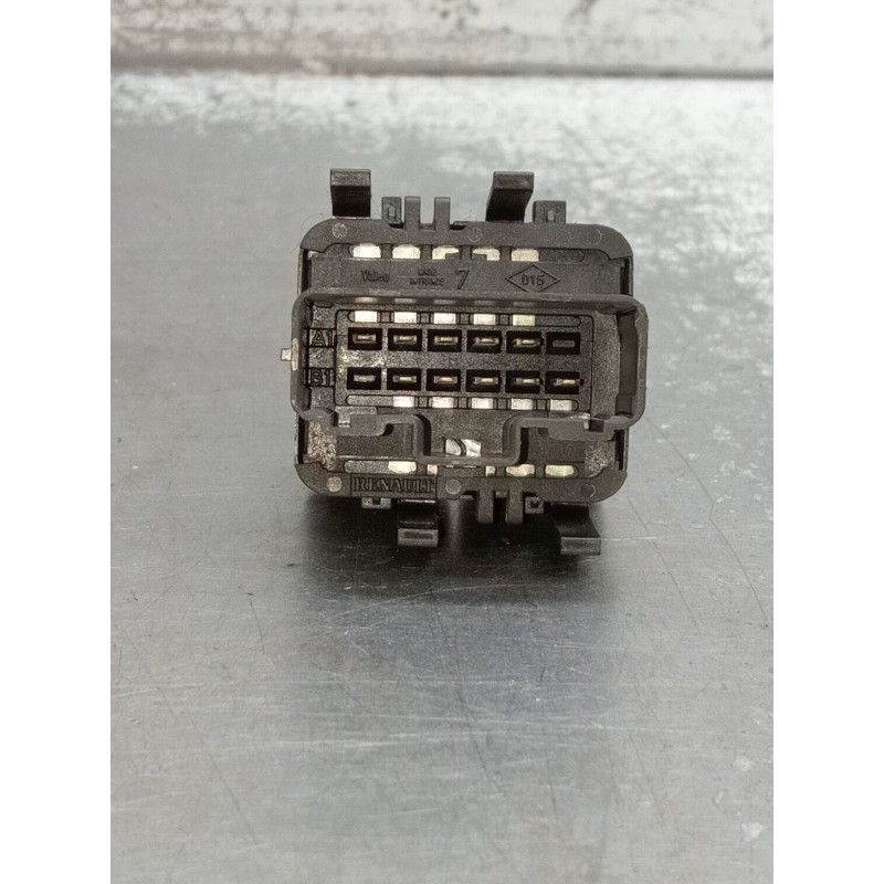 Recambio de mando elevalunas delantero izquierdo para renault clio ii (bb_, cb_) 1.5 dci (b/cb3m) referencia OEM IAM  5P 2001