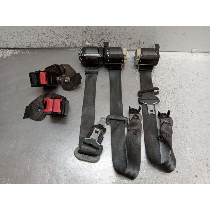 Recambio de juego cinturones trasero para renault clio ii (bb_, cb_) 1.5 dci (b/cb3m) referencia OEM IAM  5P 2001