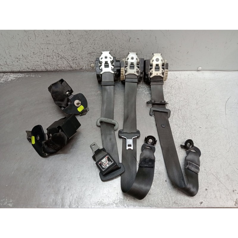 Recambio de juego cinturones trasero para renault clio ii (bb_, cb_) 1.5 dci (b/cb3m) referencia OEM IAM  5P 2001