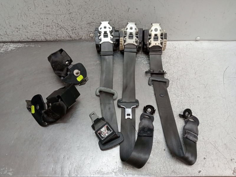Recambio de juego cinturones trasero para renault clio ii (bb_, cb_) 1.5 dci (b/cb3m) referencia OEM IAM  5P 2001