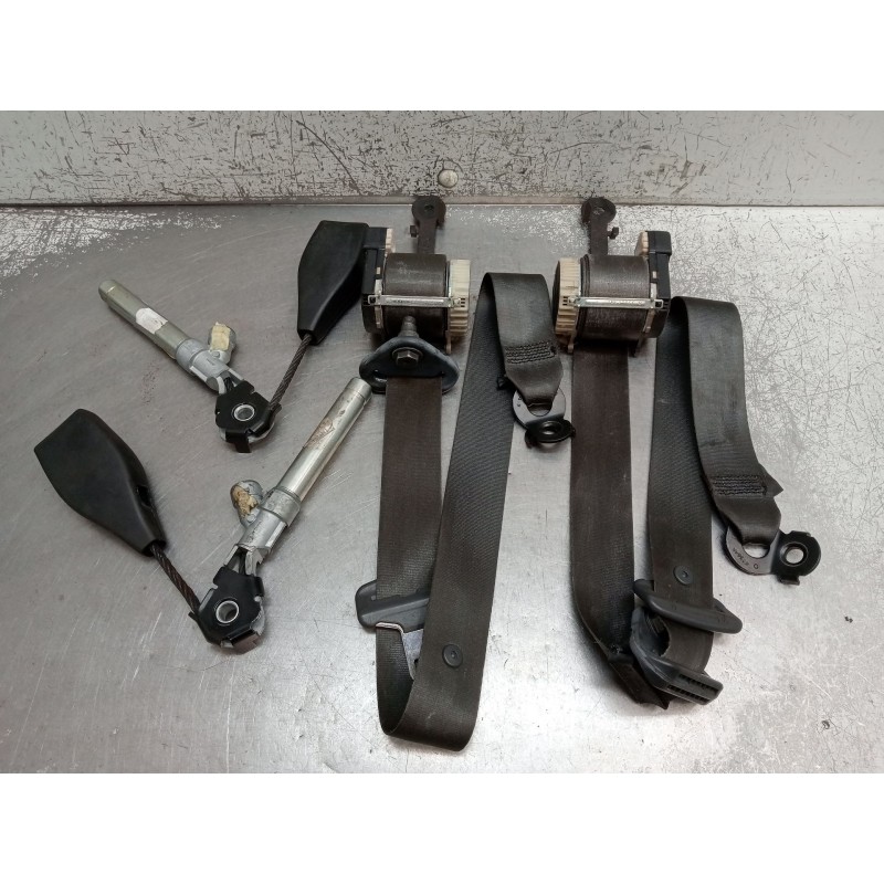 Recambio de juego cinturones delantero para renault clio ii (bb_, cb_) 1.5 dci (b/cb3m) referencia OEM IAM  5P 2001