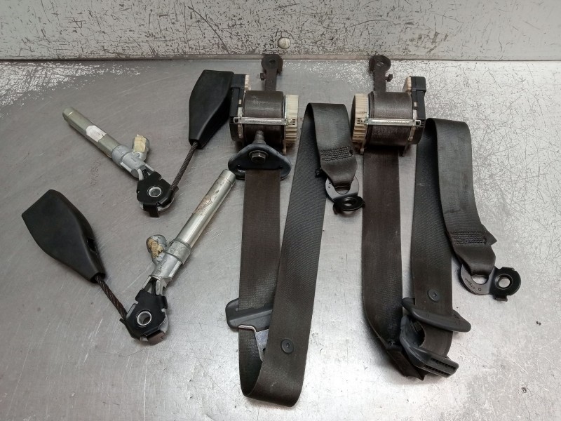 Recambio de juego cinturones delantero para renault clio ii (bb_, cb_) 1.5 dci (b/cb3m) referencia OEM IAM  5P 2001
