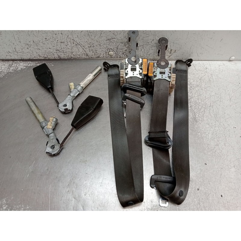 Recambio de juego cinturones delantero para renault clio ii (bb_, cb_) 1.5 dci (b/cb3m) referencia OEM IAM  5P 2001