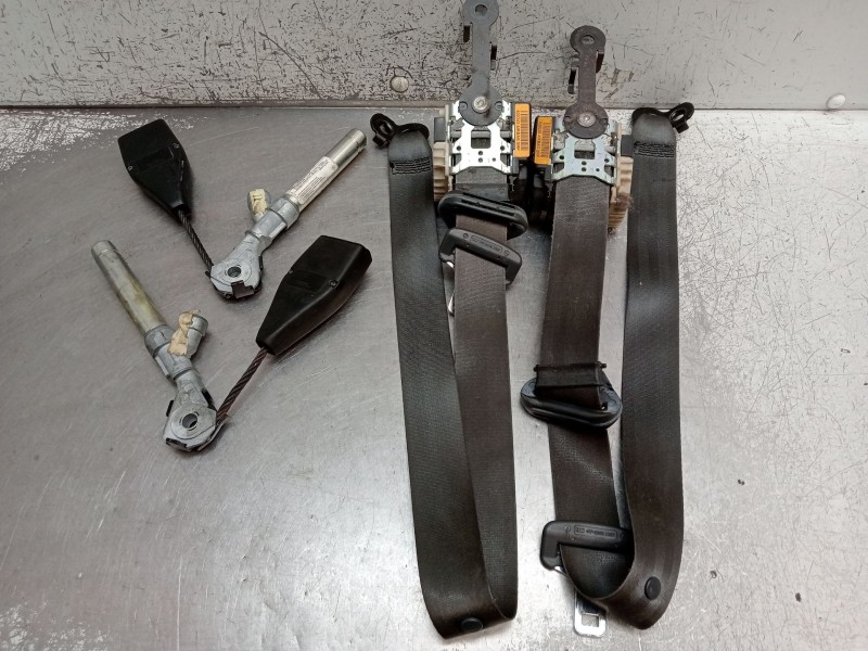 Recambio de juego cinturones delantero para renault clio ii (bb_, cb_) 1.5 dci (b/cb3m) referencia OEM IAM  5P 2001