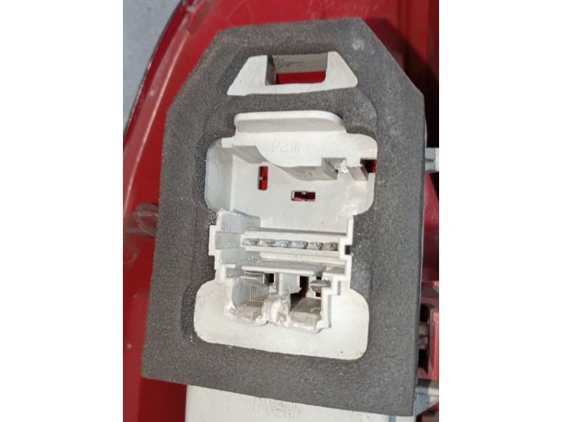 Recambio de piloto trasero derecho para renault clio ii (bb_, cb_) 1.5 dci (b/cb3m) referencia OEM IAM 8200071414  2001