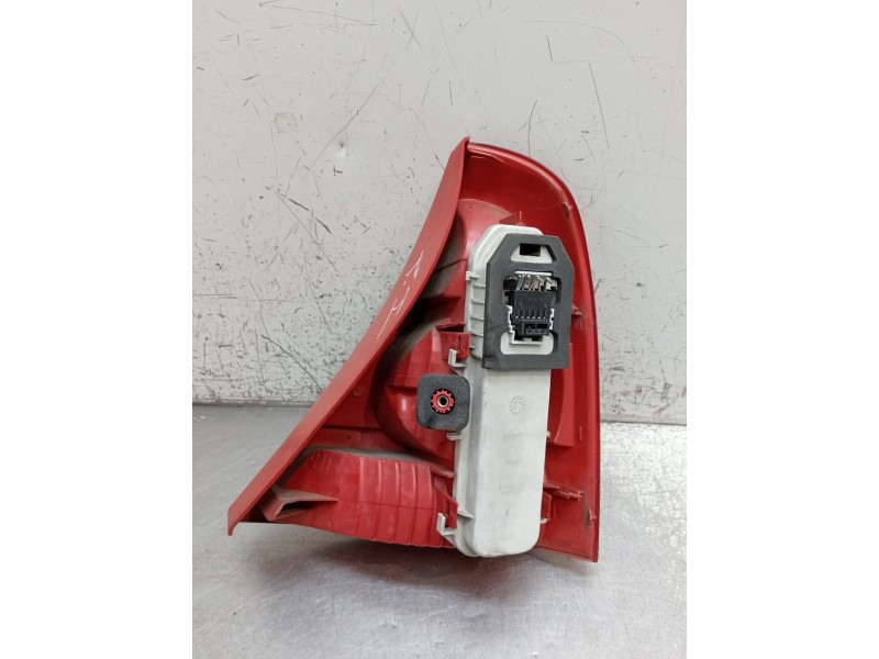 Recambio de piloto trasero izquierdo para renault clio ii (bb_, cb_) 1.5 dci (b/cb3m) referencia OEM IAM   2001