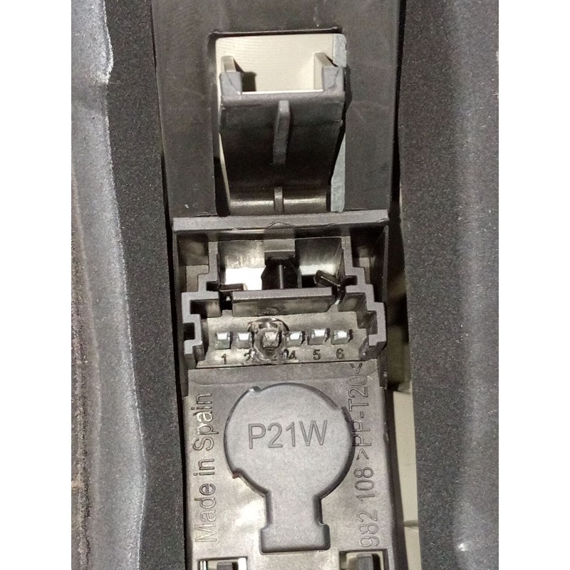 Recambio de piloto trasero izquierdo para renault megane ii station wagon (km0/1_) 1.9 dci referencia OEM IAM   2006