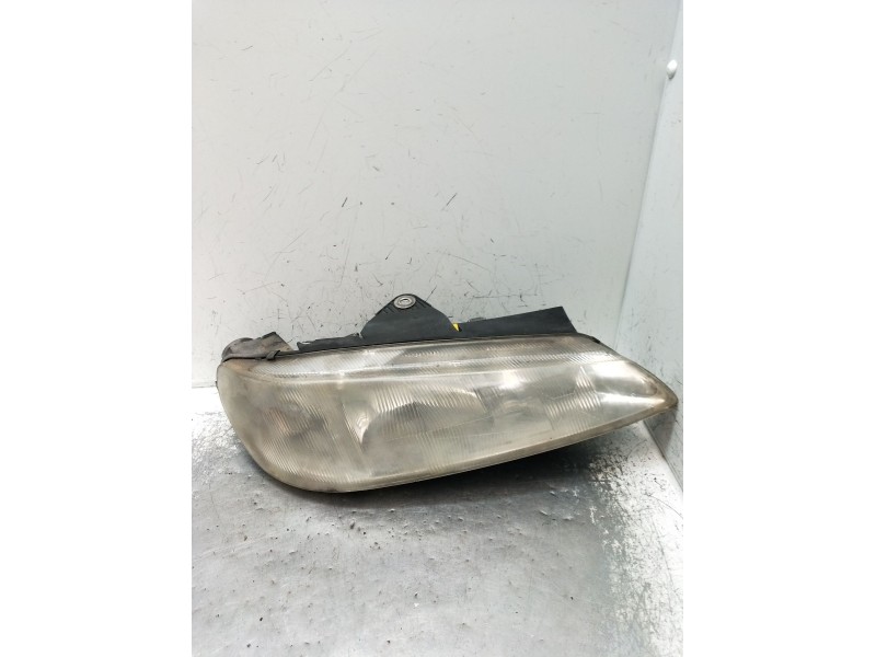 Recambio de faro derecho para peugeot 406 (8b) 1.9 td referencia OEM IAM 0301037022  1995