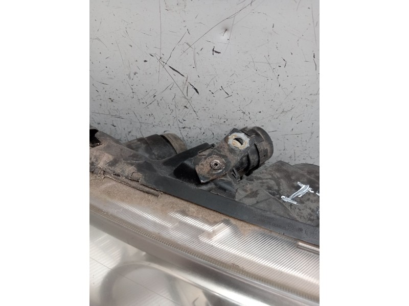 Recambio de faro izquierdo para renault megane ii station wagon (km0/1_) 1.9 dci referencia OEM IAM 8200412746A XENON 89312770 2