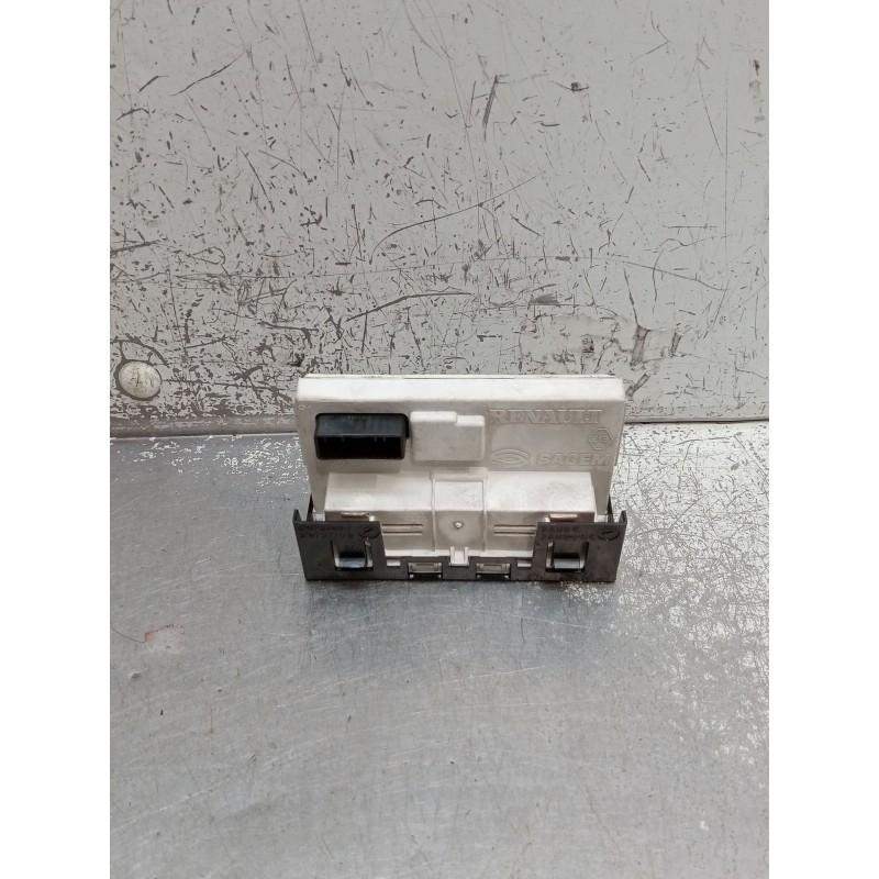 Recambio de pantalla multifuncion para renault clio ii (bb_, cb_) 1.5 dci (b/cb3m) referencia OEM IAM 8200380298 216771272 2001