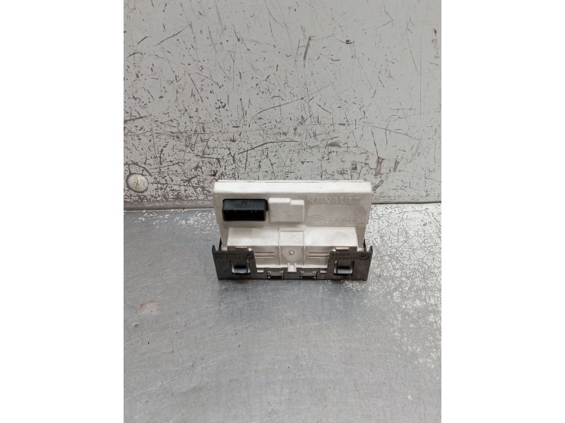 Recambio de pantalla multifuncion para renault clio ii (bb_, cb_) 1.5 dci (b/cb3m) referencia OEM IAM 8200380298 216771272 2001