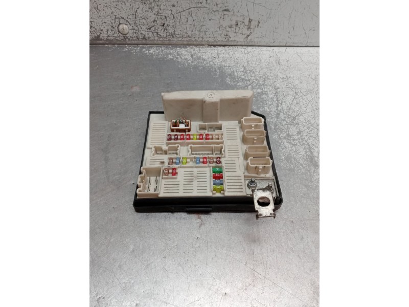 Recambio de caja reles / fusibles para renault megane ii station wagon (km0/1_) 1.9 dci referencia OEM IAM 8200455424 519083075 
