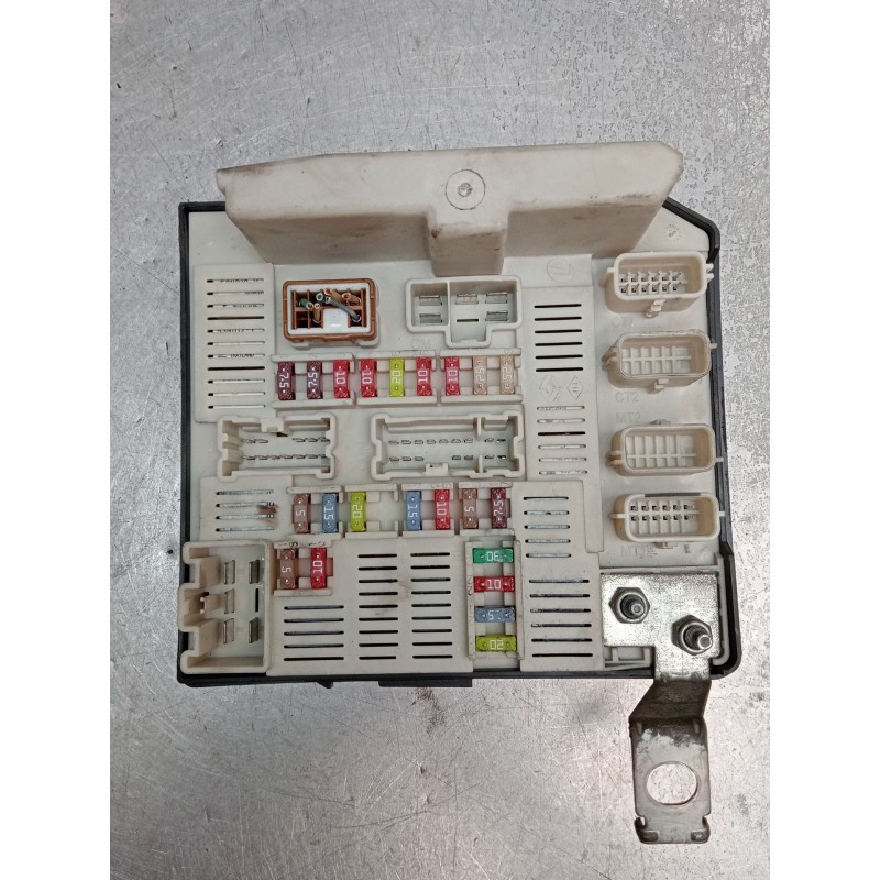 Recambio de caja reles / fusibles para renault megane ii station wagon (km0/1_) 1.9 dci referencia OEM IAM 8200455424 519083075 