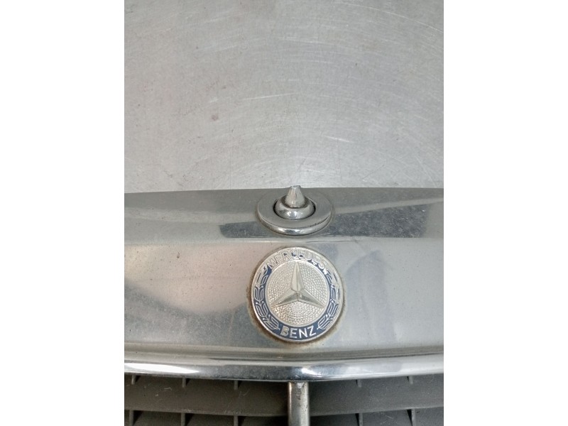 Recambio de rejilla delantera para mercedes-benz 124 sedán (w124) 300 d (124.130) referencia OEM IAM   1989