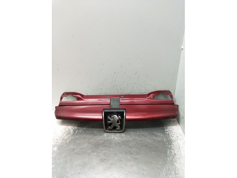 Recambio de rejilla delantera para peugeot 406 (8b) 1.9 td referencia OEM IAM   1995