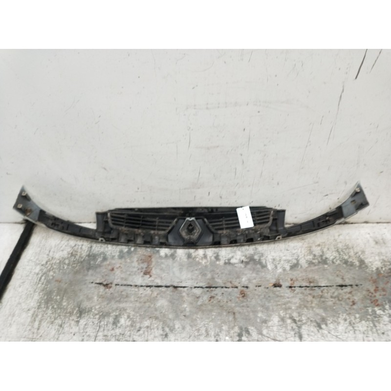 Recambio de rejilla delantera para renault kangoo express (fc0/1_) d 65 1.9 (fc0e, fc02, fc0j, fc0n) referencia OEM IAM   2003