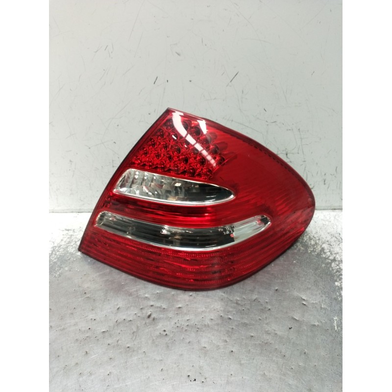 Recambio de piloto trasero derecho para mercedes-benz clase e (w211) e 270 cdi (211.016) referencia OEM IAM A2118200664  2002