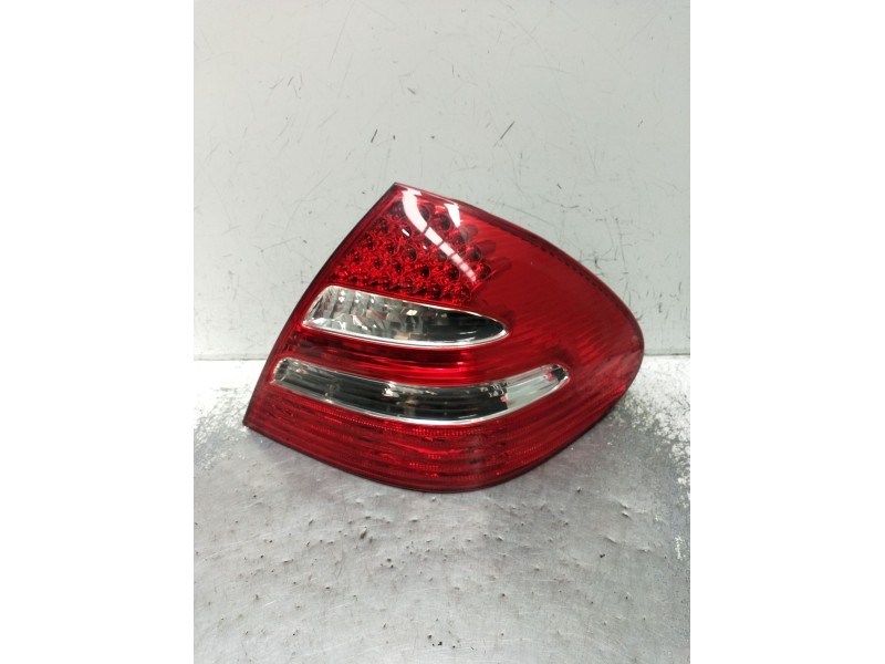 Recambio de piloto trasero derecho para mercedes-benz clase e (w211) e 270 cdi (211.016) referencia OEM IAM A2118200664  2002
