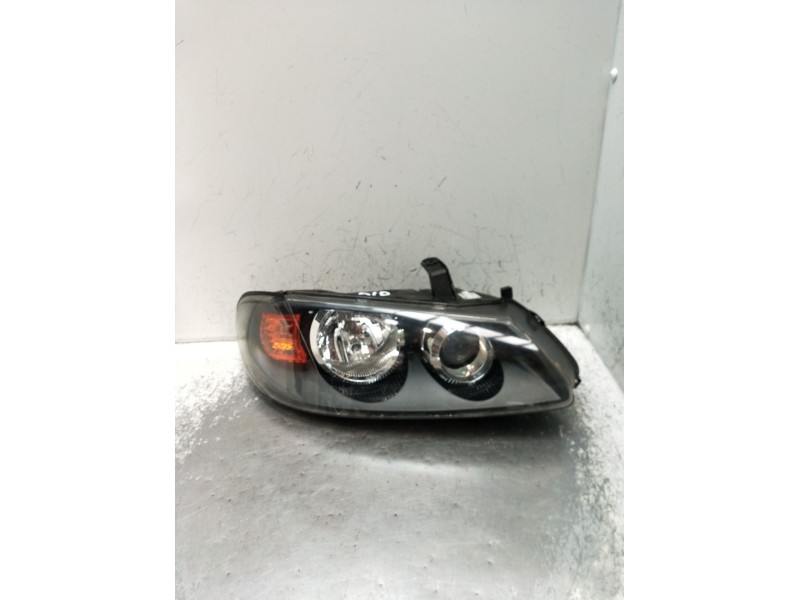 Recambio de faro derecho para nissan almera ii hatchback (n16) 2.2 dci referencia OEM IAM H235GRLE 26010BN67A 2002