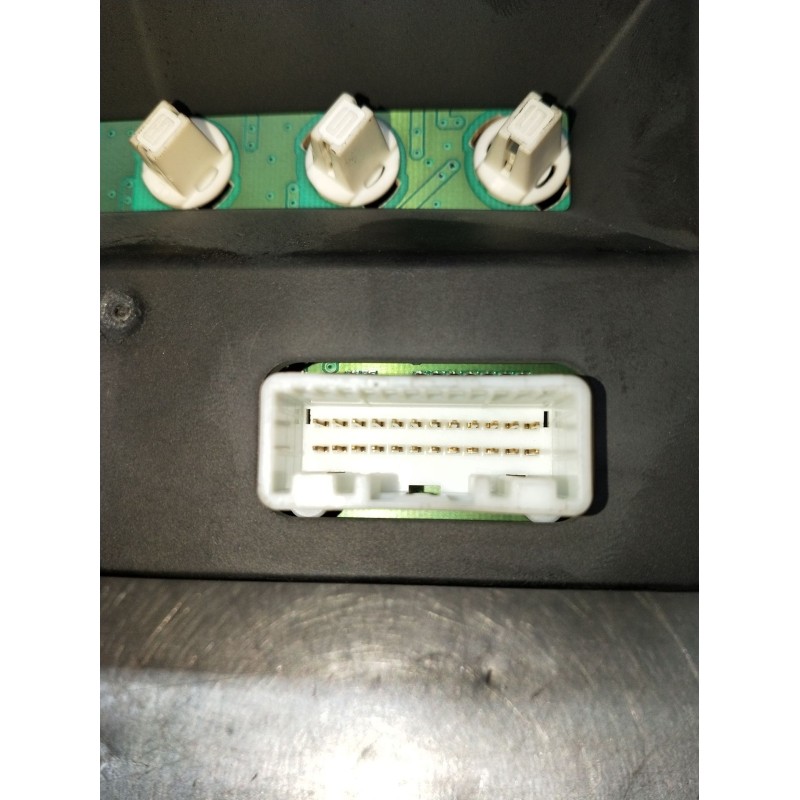 Recambio de pantalla multifuncion para nissan almera ii hatchback (n16) 2.2 dci referencia OEM IAM 21677652  2002