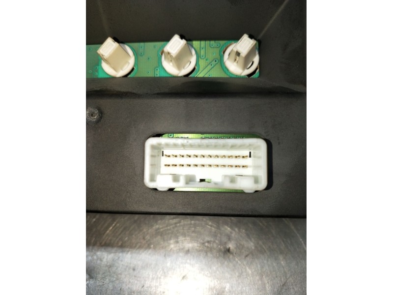 Recambio de pantalla multifuncion para nissan almera ii hatchback (n16) 2.2 dci referencia OEM IAM 21677652  2002