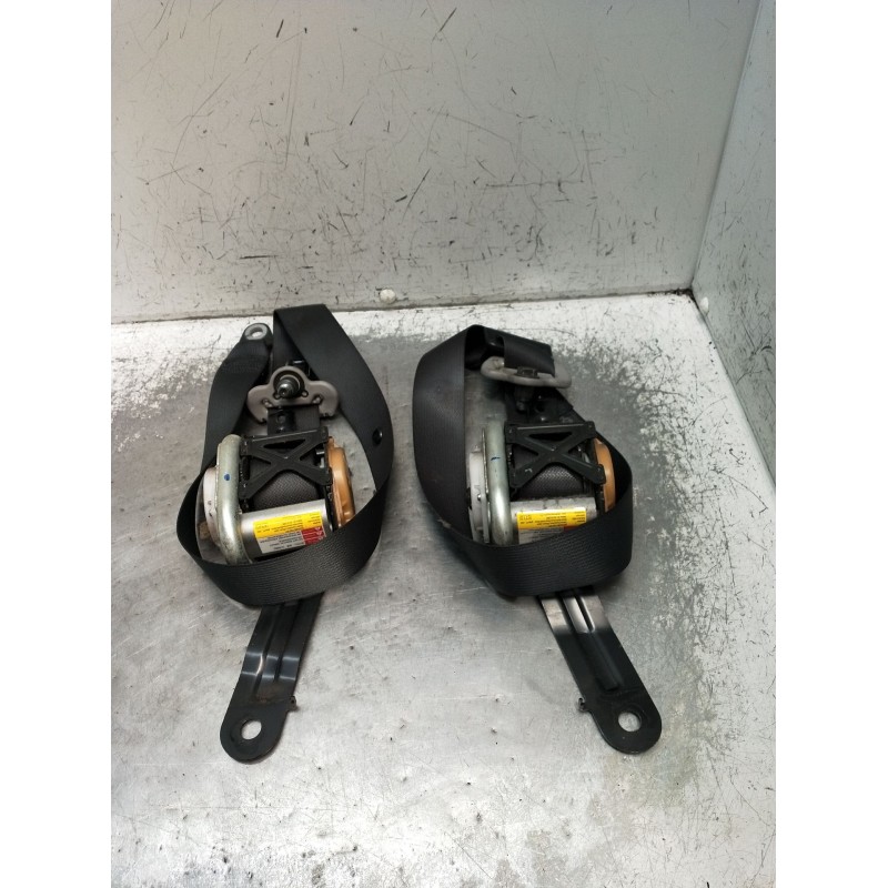 Recambio de juego cinturones delantero para nissan almera ii hatchback (n16) 2.2 dci referencia OEM IAM  5P 2002