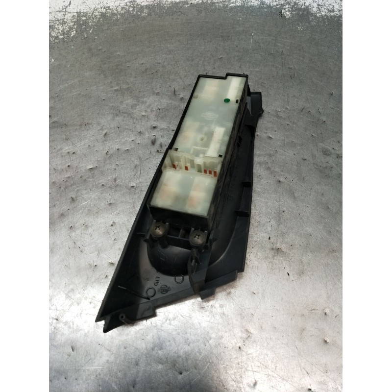 Recambio de mando elevalunas delantero izquierdo para nissan almera ii hatchback (n16) 2.2 dci referencia OEM IAM  5P 2002