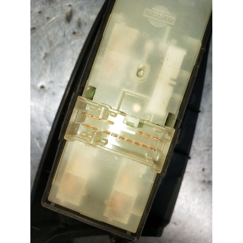 Recambio de mando elevalunas delantero izquierdo para nissan almera ii hatchback (n16) 2.2 dci referencia OEM IAM  5P 2002