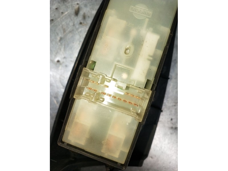 Recambio de mando elevalunas delantero izquierdo para nissan almera ii hatchback (n16) 2.2 dci referencia OEM IAM  5P 2002