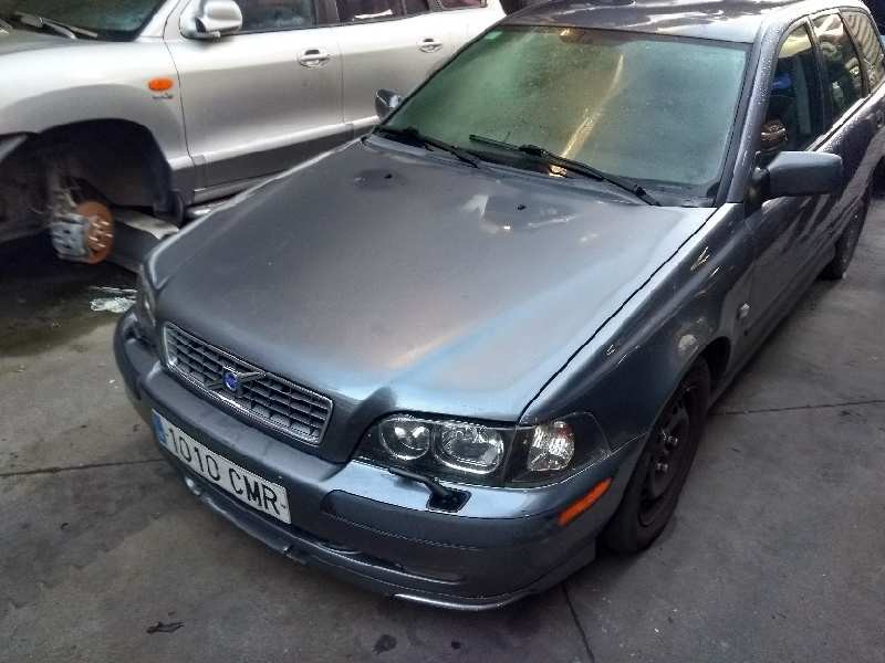 volvo v40 familiar del año 2003