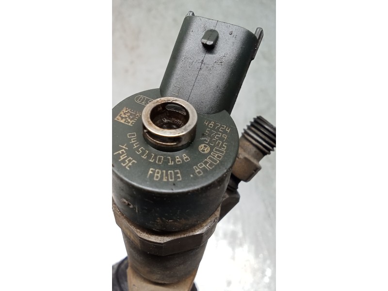 Recambio de inyector para ford focus c-max (dm2) 1.6 tdci referencia OEM IAM 0445110188 892080 BOSCH