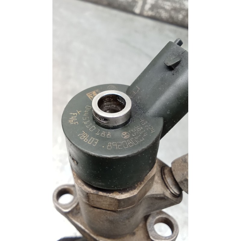 Recambio de inyector para ford focus c-max (dm2) 1.6 tdci referencia OEM IAM 0445110188 892080 BOSCH