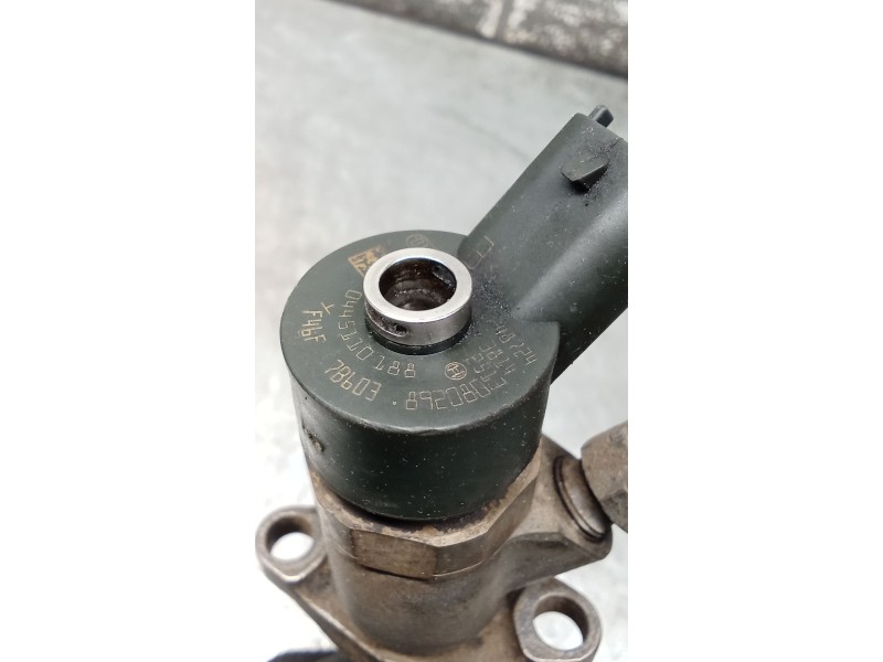 Recambio de inyector para ford focus c-max (dm2) 1.6 tdci referencia OEM IAM 0445110188 892080 BOSCH