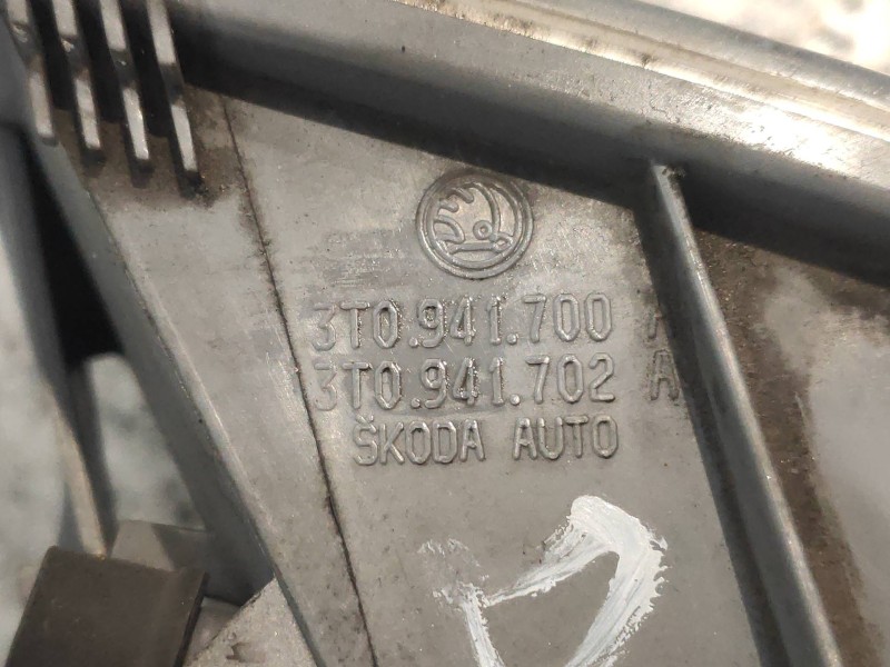 Recambio de faro antiniebla derecho para skoda suberb (3t4) exclusive referencia OEM IAM 17499902 27161800 3T0941700A 3T0941702A