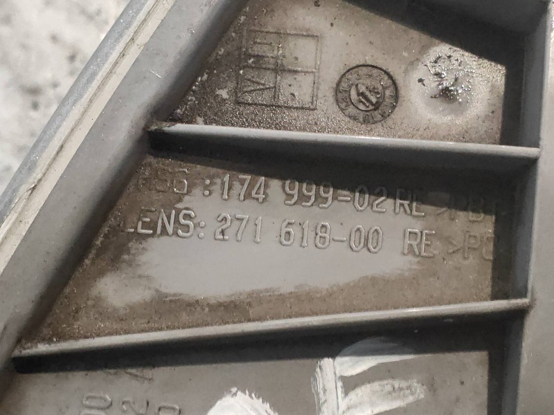 Recambio de faro antiniebla derecho para skoda suberb (3t4) exclusive referencia OEM IAM 17499902 27161800 3T0941700A 3T0941702A