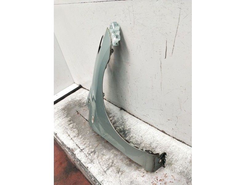 Recambio de aleta delantera derecha para mazda 5 (cr) 2.0 cd (cr19) referencia OEM IAM   2005