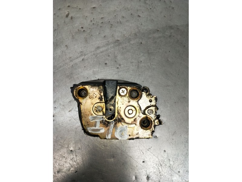 Recambio de motor cierre centralizado delantero izquierdo para fuso (mitsubishi) canter 3c13 referencia OEM IAM  2P 2003