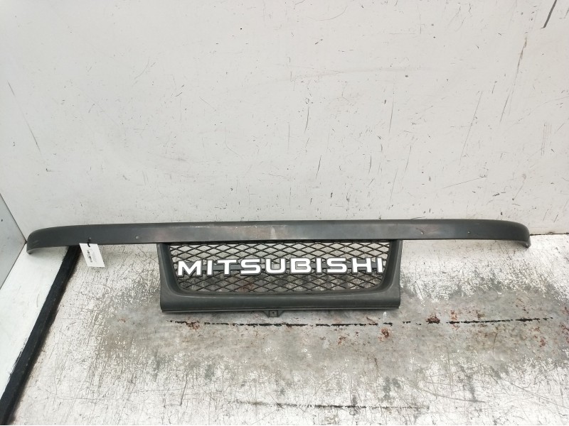 Recambio de rejilla delantera para fuso (mitsubishi) canter 3c13 referencia OEM IAM   2002