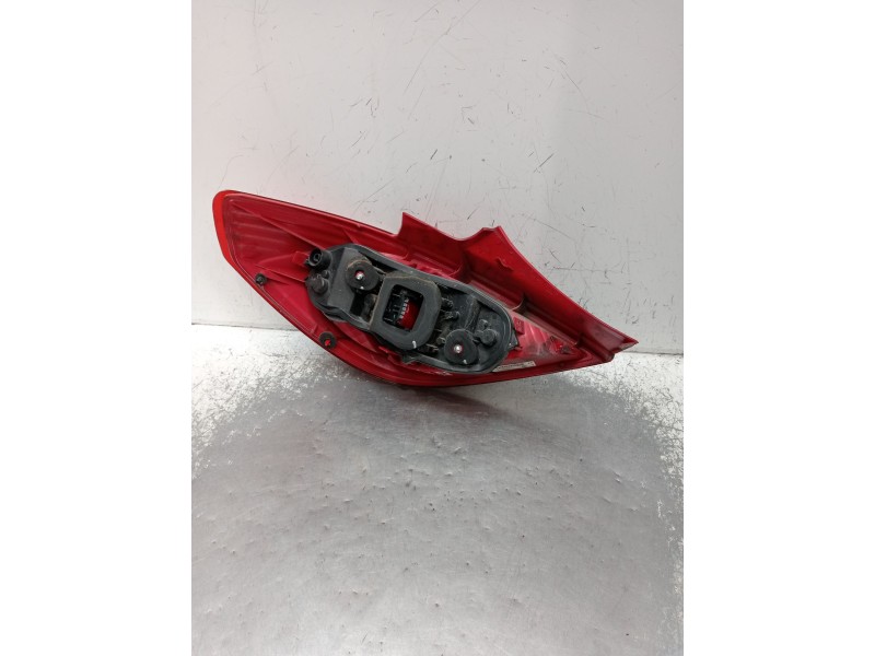 Recambio de piloto trasero derecho para opel corsa d (s07) 1.2 (l08, l68) referencia OEM IAM 13186351 89038961A 2006