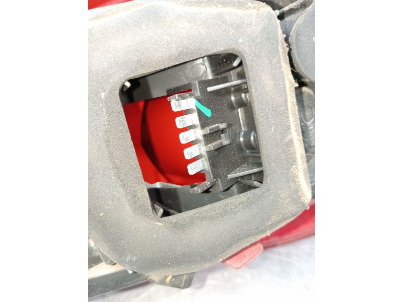 Recambio de piloto trasero izquierdo para opel corsa d (s07) 1.2 (l08, l68) referencia OEM IAM 13186350 89038960A 2006